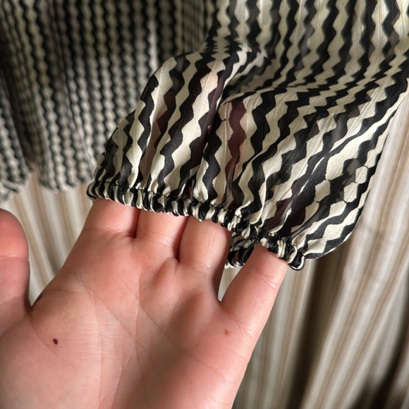 Zig Zag Stripe Business Top - Picture 3 of 4